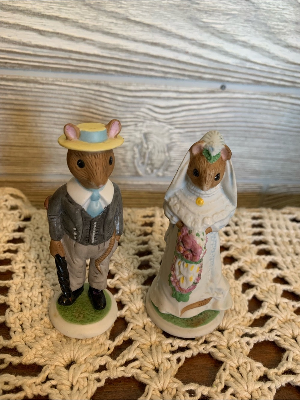 Mouse Bride and Groom Porcelain Figurine Set in White and Tan
